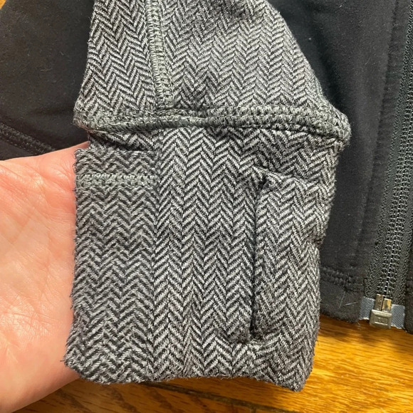 Ivivva  long sleeve zip front jacket, size 10 - Picture 5 of 9